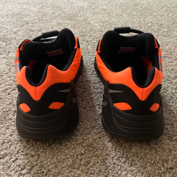 Yeezy 700 MNVM orange - Picture 2 of 6